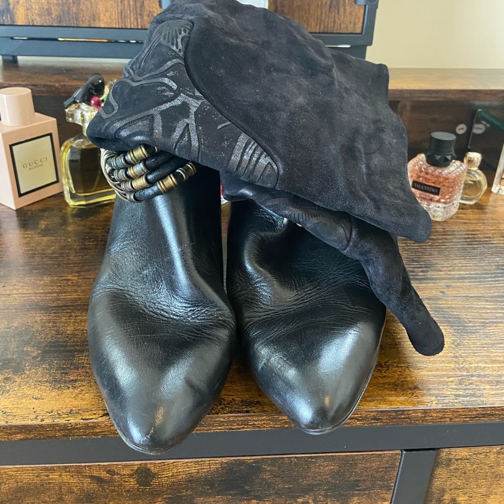 Vintage leather boots.. size 10.